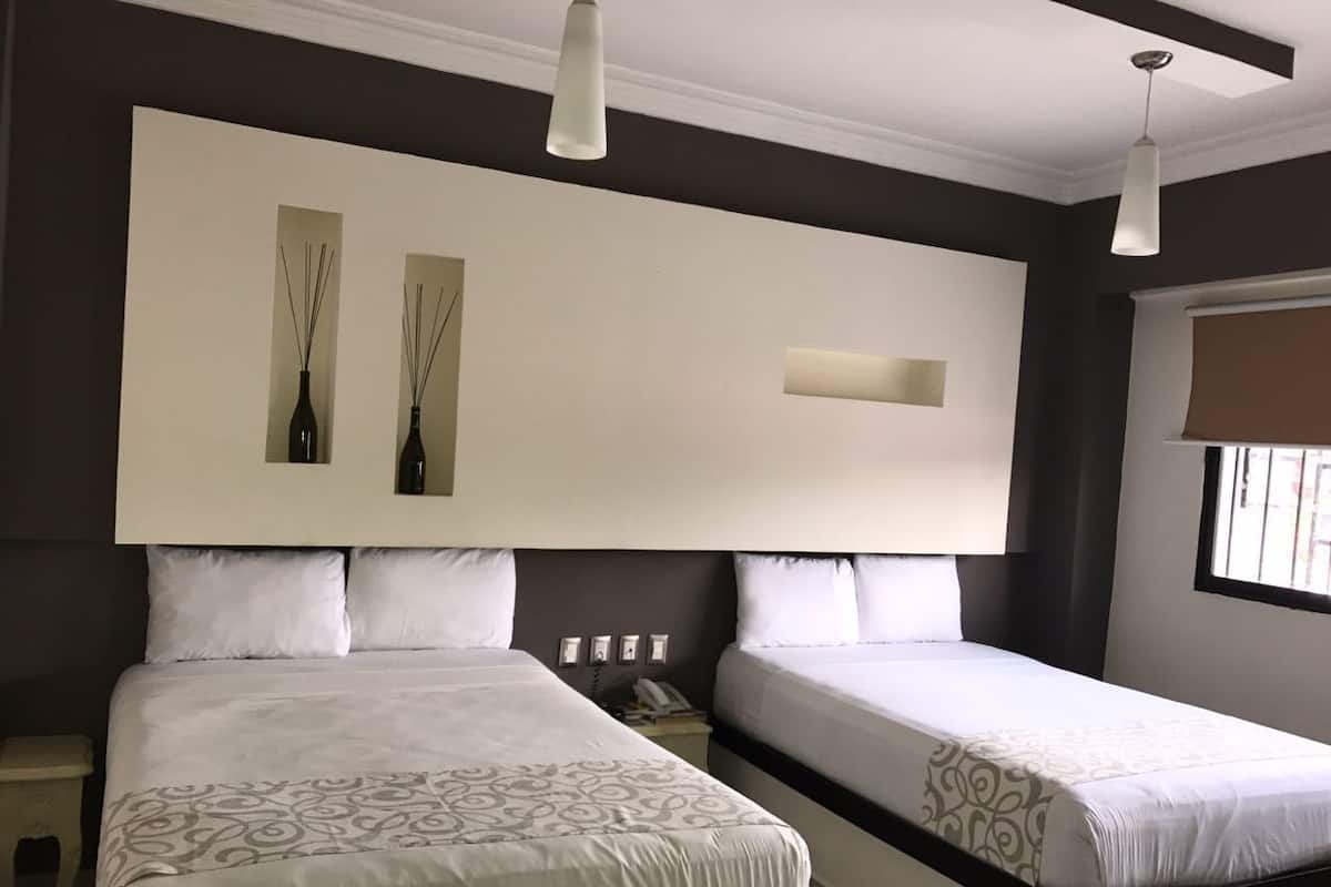 Business Room | Blackout drapes, free WiFi, bed sheets