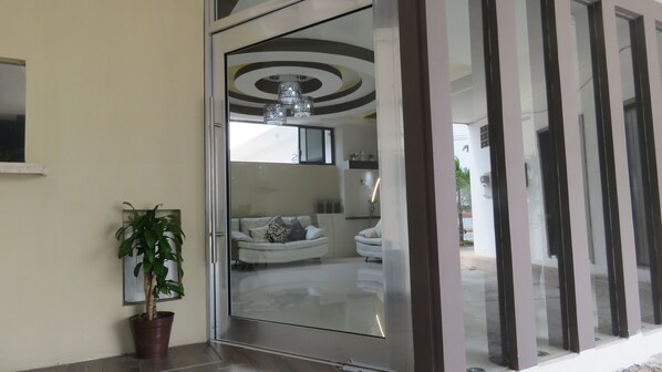 Shower, designer toiletries, towels - Hotel Villas Boca (Boca del Río)