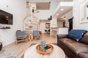 Condo, 3 Bedrooms, Mountain View (Crestview #44 Bldg. B) | Living room | Flat-screen TV, fireplace - Crestview B44 (Mammoth Lakes)