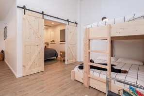 Condo, 3 Bedrooms, Mountain View (Crestview #44 Bldg. B) | 3 bedrooms, free WiFi, bed sheets - Crestview B44 (Mammoth Lakes)