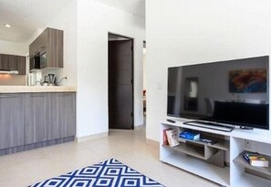 家庭公寓客房, 2 間臥室 | 客廳 | 平面電視