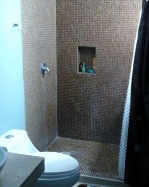 Family Townhome, 2 Bedrooms | Bathroom | Shower, towels - Casa Juan (Cancun)