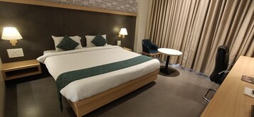 豪華雙人房, 1 間臥室, 山景 | 高級寢具、書桌、熨斗/熨衣板、免費無線上網