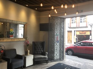 Interior entrance - Hotel Frida (Puebla)