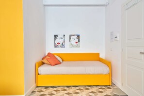 Premium bedding, down duvets, in-room safe, individually decorated - A Casa del Principe (Naples)