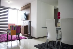 尊爵公寓, 3 間臥室, 廚房 | 客廳 | 42-吋智慧型電視、有線頻道、電視、付費電影