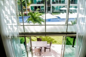 Luxury-Apartment, 2 Schlafzimmer, Poolblick, Poolseite | Ausblick vom Zimmer