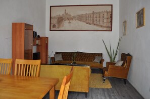 Family Apartment, 2 Bedrooms | Living room | 39-inch flat-screen TV with digital channels, TV, Netflix - SUITE U36 (Mexico City)