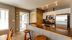 Private kitchen - Timberline FernieDirect (Fernie)