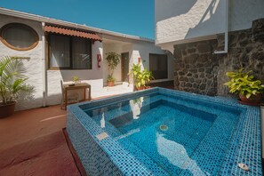 Outdoor pool - Hostal North Seymour (Puerto Ayora)