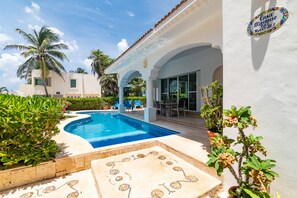 Vila Deluks, 4 kamar tidur, kolam renang pribadi, pemandangan pantai | Kolam renang pribadi