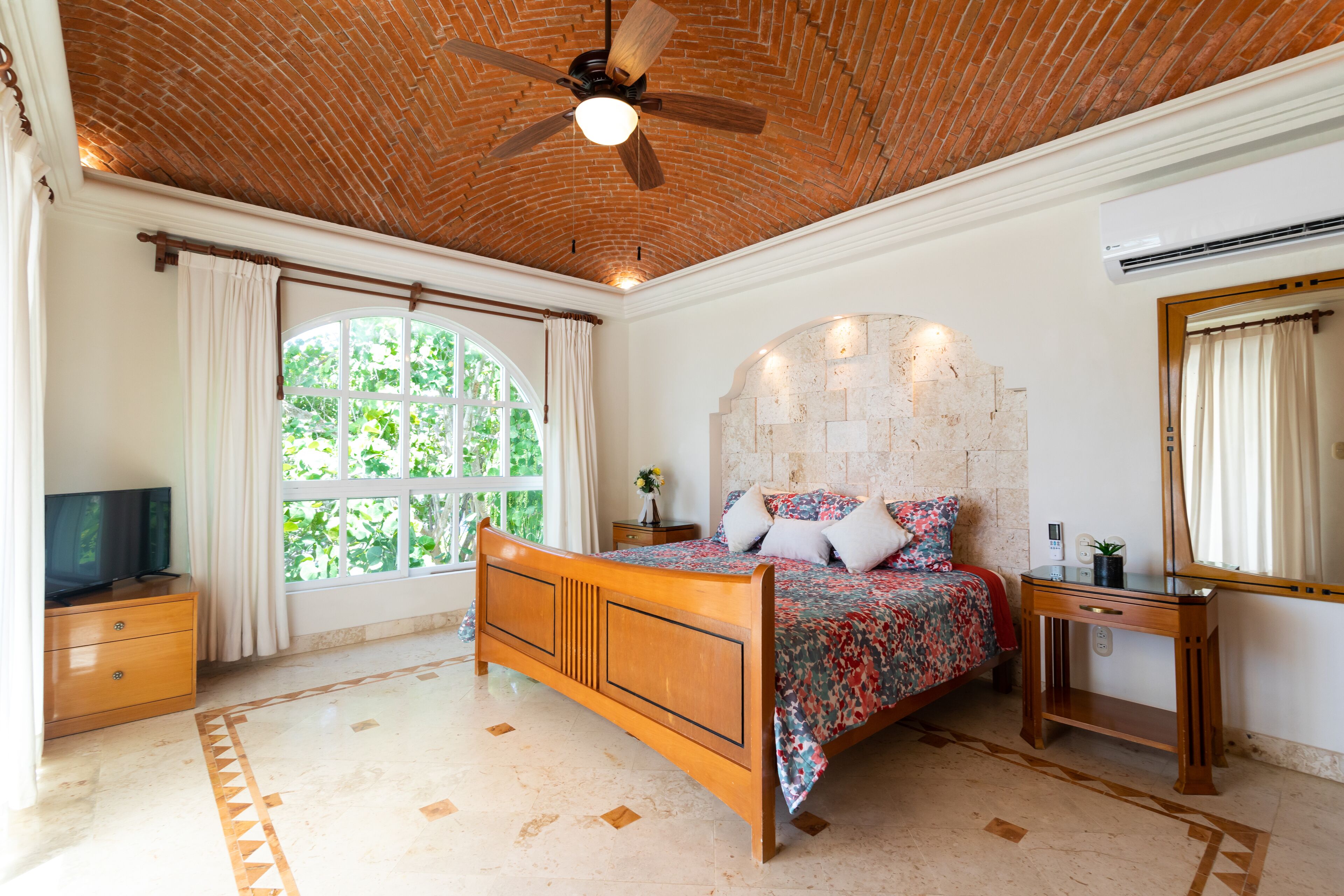 Vila Deluks, 4 kamar tidur, kolam renang pribadi, pemandangan pantai | 4 kamar tidur, brankas, dan didekorasi berbeda-beda