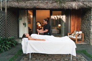 Gommages corporels, soins du visage, soins de réflexologie