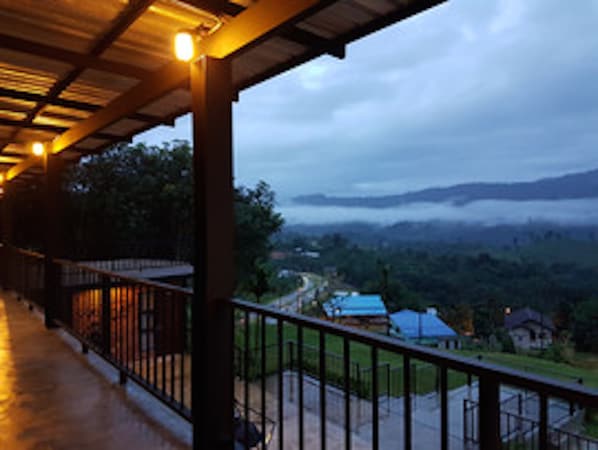 Terrace/patio - Sangkhlakiri Resort (Sangkhla Buri)