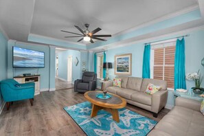 Smart TV, video games, DVD player, books - BEAUTIFUL 5-BEDROOM HOUSE WITH HEATED SWIMMING POOL, GAS GRILL, LARGE DECK (Galveston)