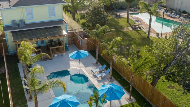 Outdoor pool, a heated pool - BEAUTIFUL 5-BEDROOM HOUSE WITH HEATED SWIMMING POOL, GAS GRILL, LARGE DECK (Galveston)