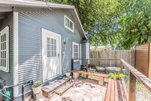 Terrace/patio - Midtown Backyard Guest House Studio (San Antonio)