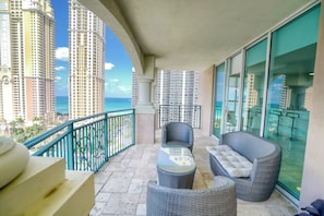 Property grounds - The Irina at King David! 3BR/2BA in Sunny Isles Beach! (Sunny Isles Beach)