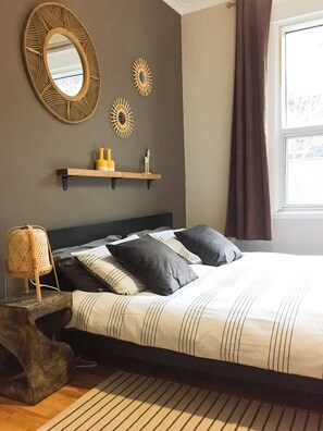 3 bedrooms, desk, iron/ironing board, free WiFi