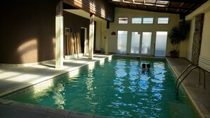 Piscine couverte, piscine extérieure (ouverte en saison)
