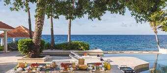 Your private oceanfront Estate with beach & pool for groups up to 20p