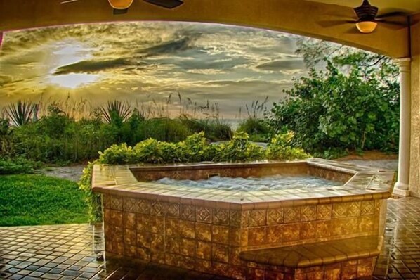Outdoor spa tub