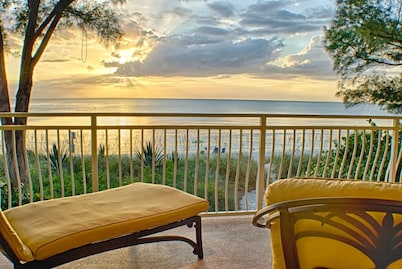 Luxury Beachfront Villa "A" On Sunset Beach! Deck/Hot Tub/Grill