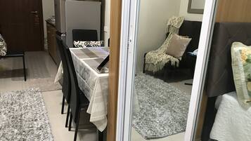 1 chambre, bureau, fer et planche à repasser, Wi-Fi gratuit