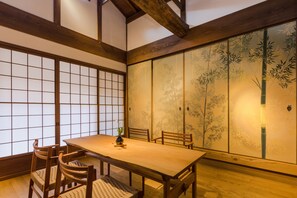 Casa adosada tradicional (Japanese Style, Garden View Bath,TAKE) | Servicio de comidas en la habitación