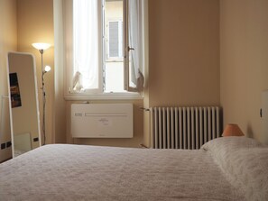 1 bedroom, iron/ironing board, travel cot, free WiFi