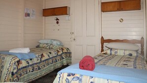 Basic Room, 2 Twin Beds | Desk, WiFi (free) - Carlon's Hotel (Sarina)