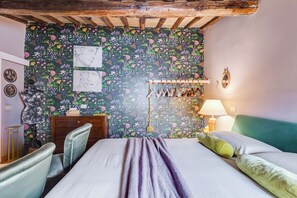 1 habitación, tabla de planchar con plancha, wifi y ropa de cama