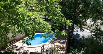 Suuri Andalusian talo uima-altaalla, puutarha ja ilmainen Wi-Fi.