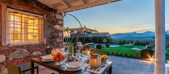 Typical Tuscan house: fenced garden 1000 Sqm, Air conditioning, pool, Views, 