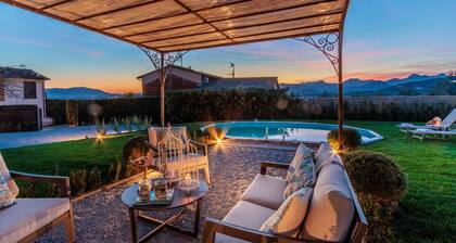 Typical Tuscan house: fenced garden 1000 Sqm, Air conditioning, pool, Views,