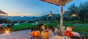 Typical Tuscan house: fenced garden 1000 Sqm, Air conditioning, pool, Views, 