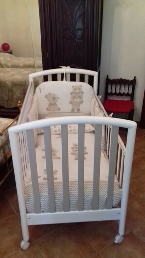 2 bedrooms, iron/ironing board, Internet, bed sheets