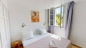 2 habitaciones, caja de seguridad en la habitación y cuna de viaje 