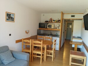 Interior - Arc 2000, studio direct access to  tracks, South balcony (Bourg-Saint-Maurice)
