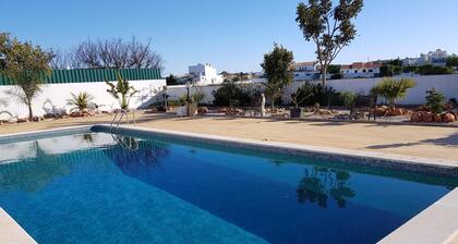 Villa with Private Swimming Pool, only a 15 minute walk from Galé Beach.