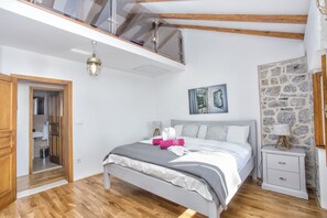 3 Schlafzimmer, Schreibtisch, Bügeleisen/Bügelbrett, kostenloses WLAN