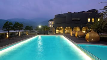 Seasonal outdoor pool
