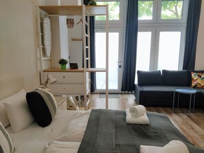 1 bedroom, iron/ironing board, free WiFi, bed sheets - Modern studio apartment in Friedrichshain (Berlin)