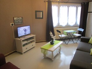TV, DVD player, books - Charming house with terrace LISIEUX downtown (Lisieux)