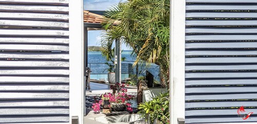 Charmante Villa am Wasser, beschriftet "4 * Tourismus eingerichtet"