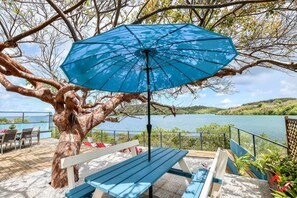 Outdoor dining - Charming waterfront villa, labeled "4 * tourism furnished" (Le robert)