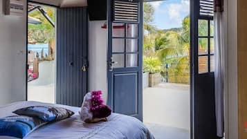 3 bedrooms, iron/ironing board, internet, bed sheets