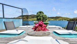 Outdoor dining - Charming waterfront villa, labeled "4 * tourism furnished" (Le robert)