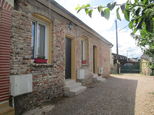 Lisieux cottage with garden and parking