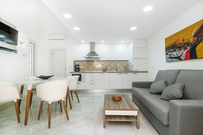 Dining - luxury house, new, (Porto)
